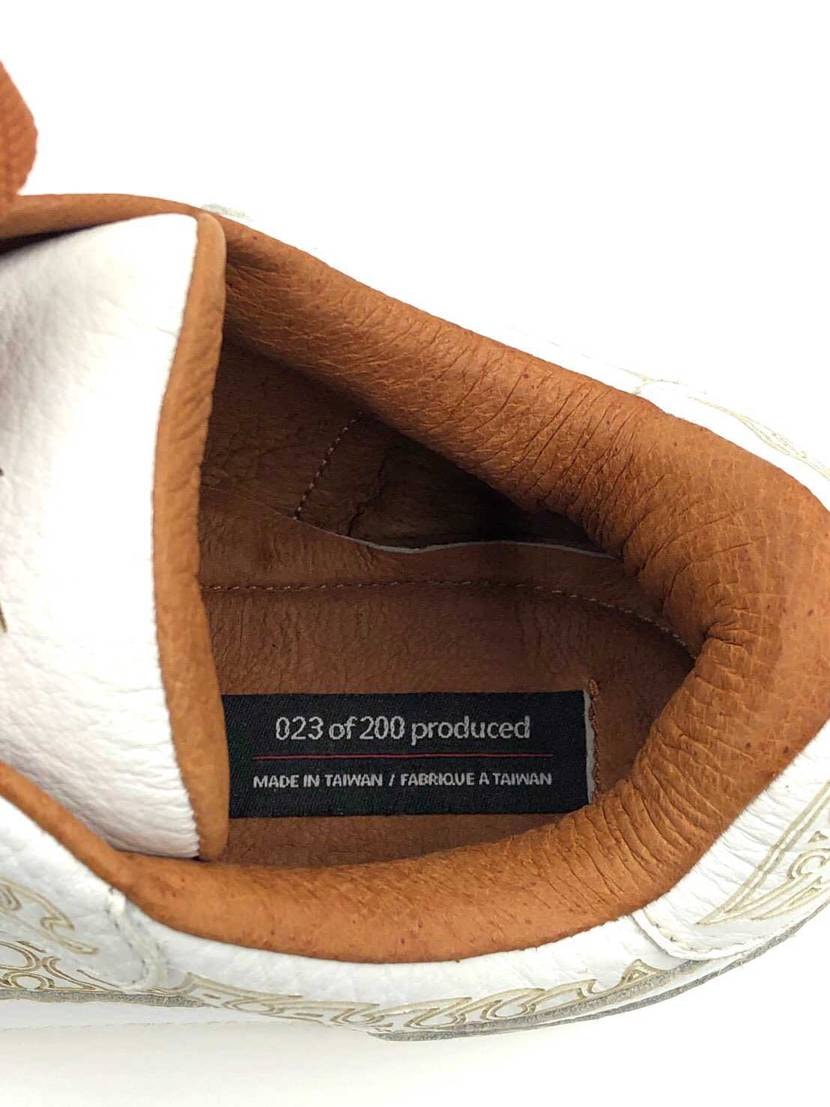 初めてコメントします。
このスニーカーって価値有りますか？