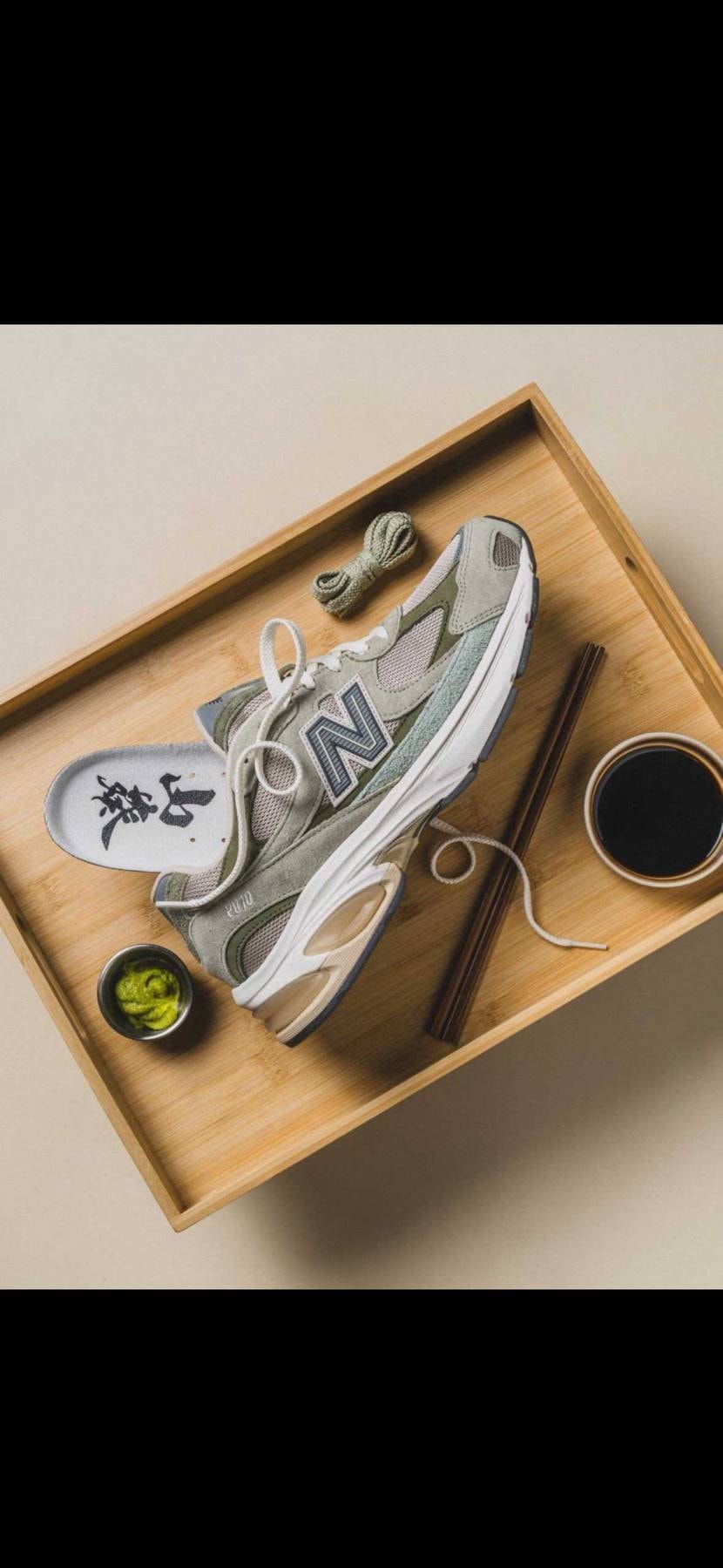 お盆やまな板に靴乗せるなやってクレーム来そうな画像ですね🤔ニューバランスさん