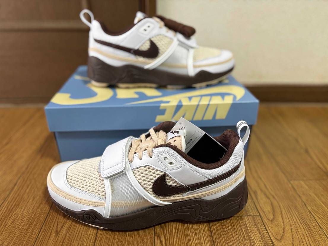 Travis Scott × Nike Zoom Field Jaxx 到着