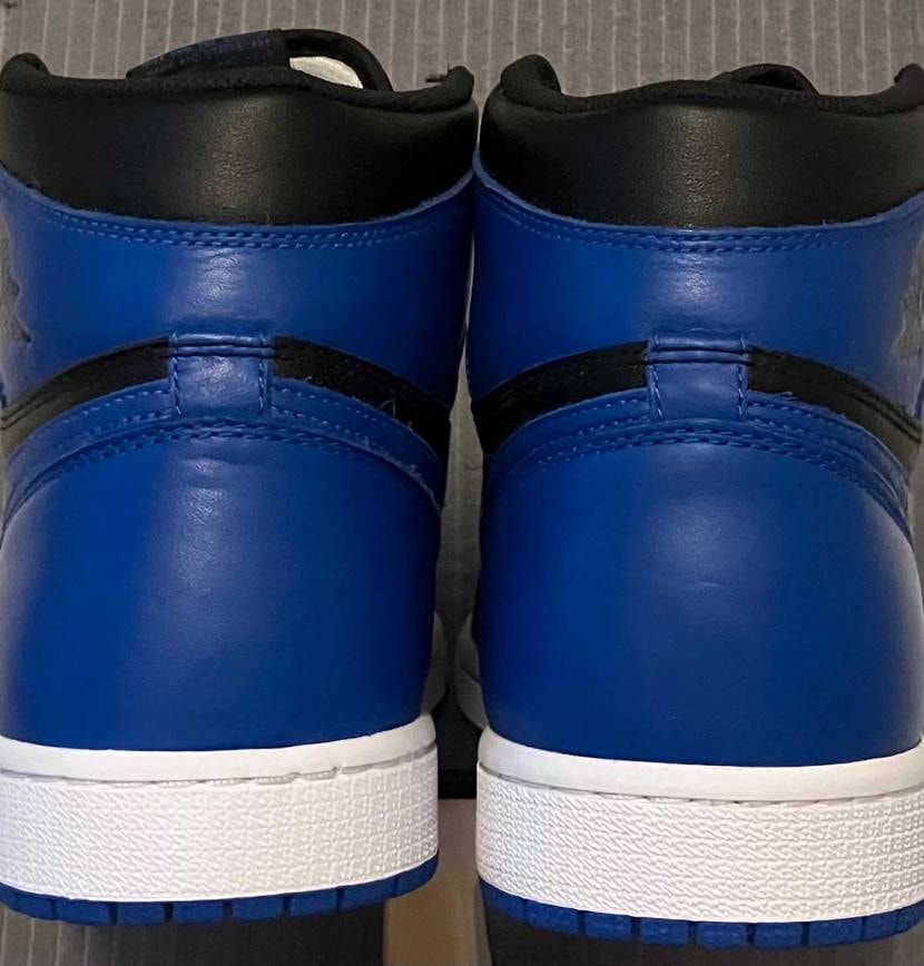 こんにちは😀
ようやく自分にもAJ1 "Royal" が到