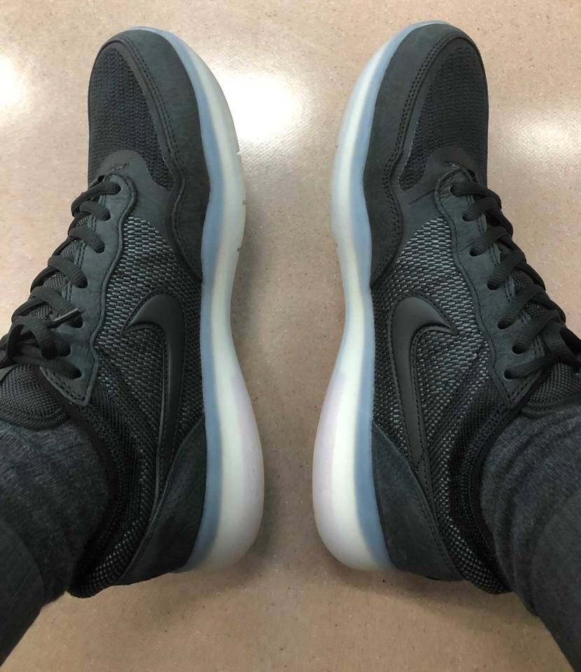 今日の通勤👟✨まあまあ👌履いておりますが、さすが耐摩耗性のアウトソール😳汚