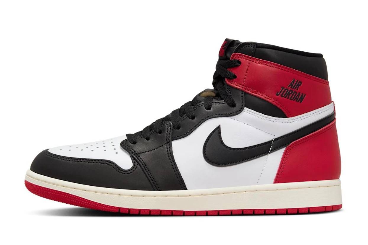 最初は、「ウイングロゴ」が、今回のモデルでは「AIR JORDAN」の文字になっ