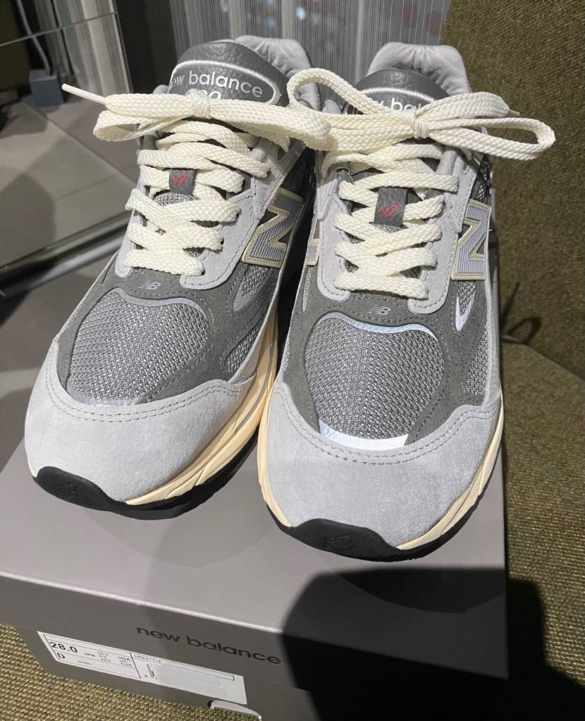 こんばんは😀
New Balance 990V7 "Gray" (U990G