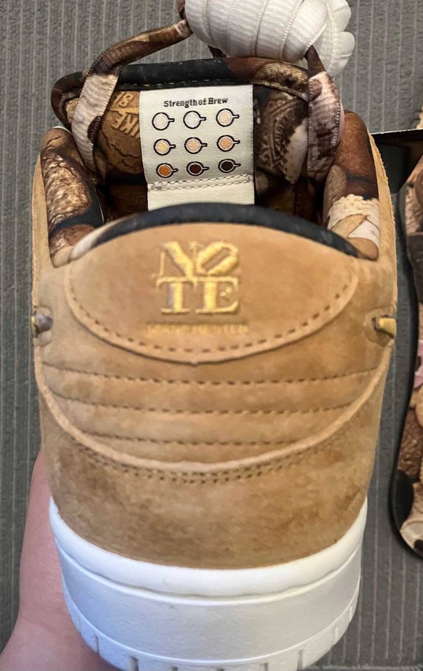 NOTE Manchester × Nike SB Dunk