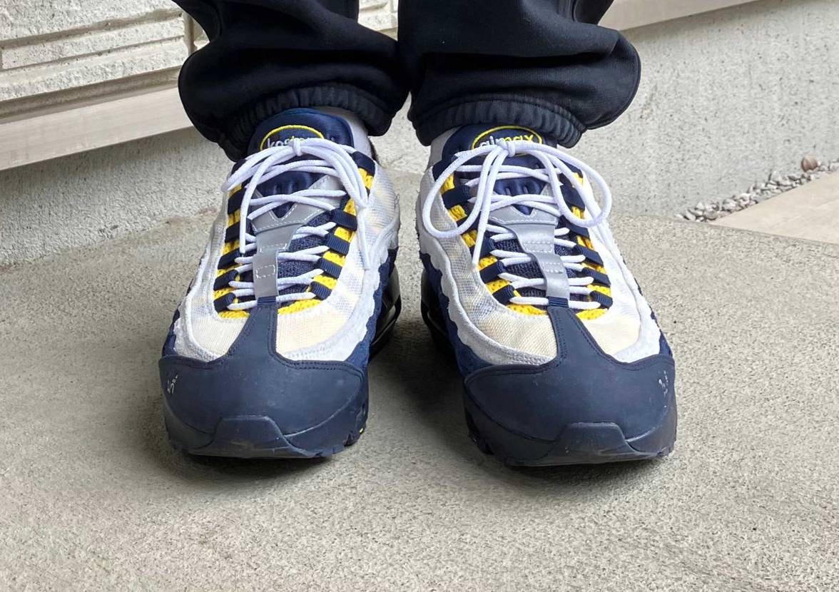 コストンSB95(HQ8492-400)😄
路面が濡れてい