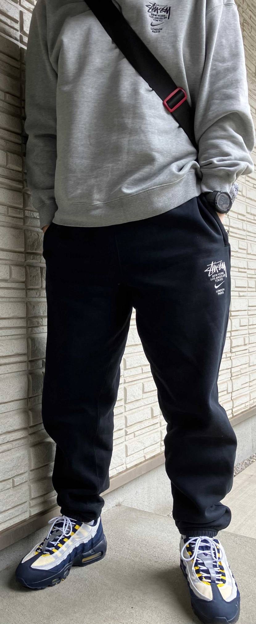 コストンSB95(HQ8492-400)😄
路面が濡れてい