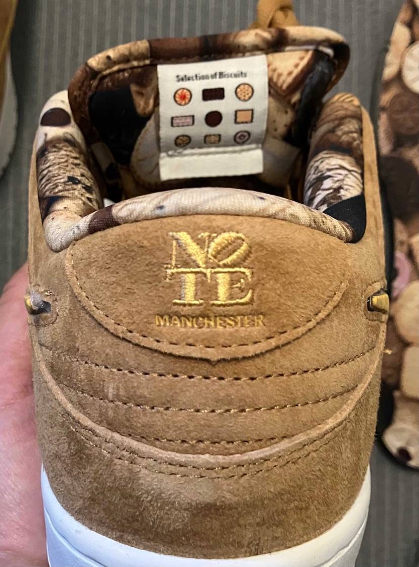 NOTE Manchester × Nike SB Dunk