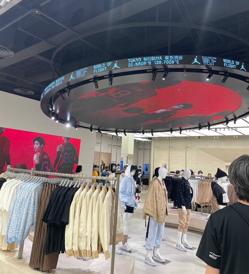 良い感じのお店ですね♪
並んでる皆さん素敵なスニーカー履いてました🤩
記念に