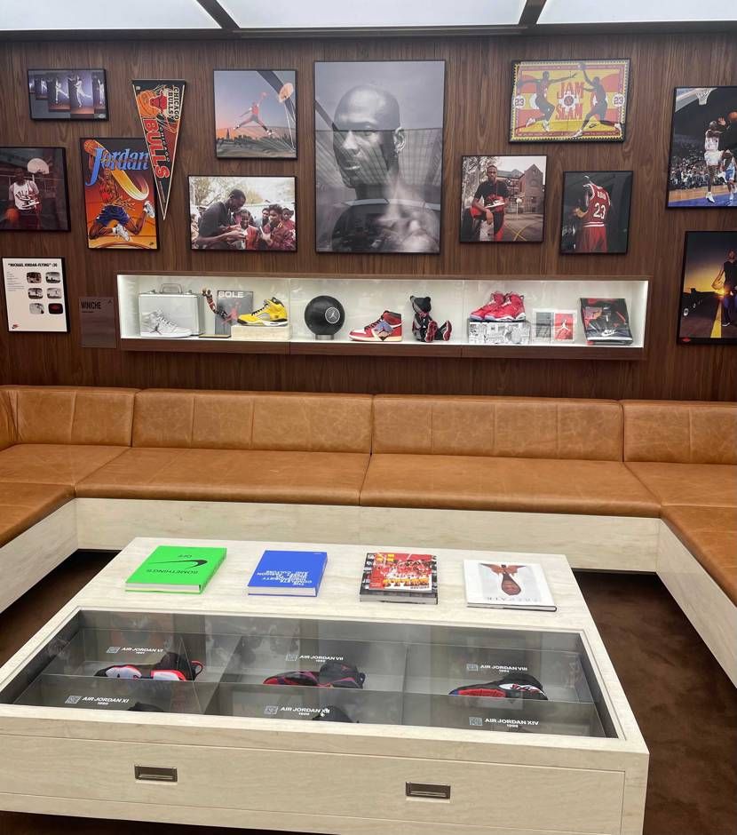 良い感じのお店ですね♪
並んでる皆さん素敵なスニーカー履い