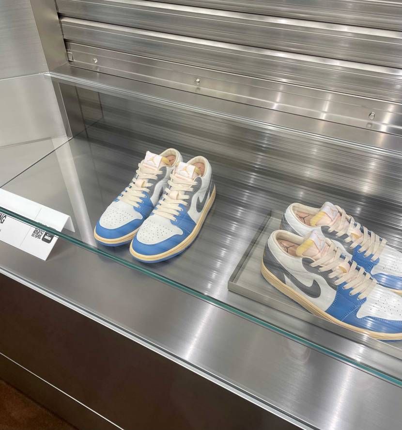 良い感じのお店ですね♪
並んでる皆さん素敵なスニーカー履い