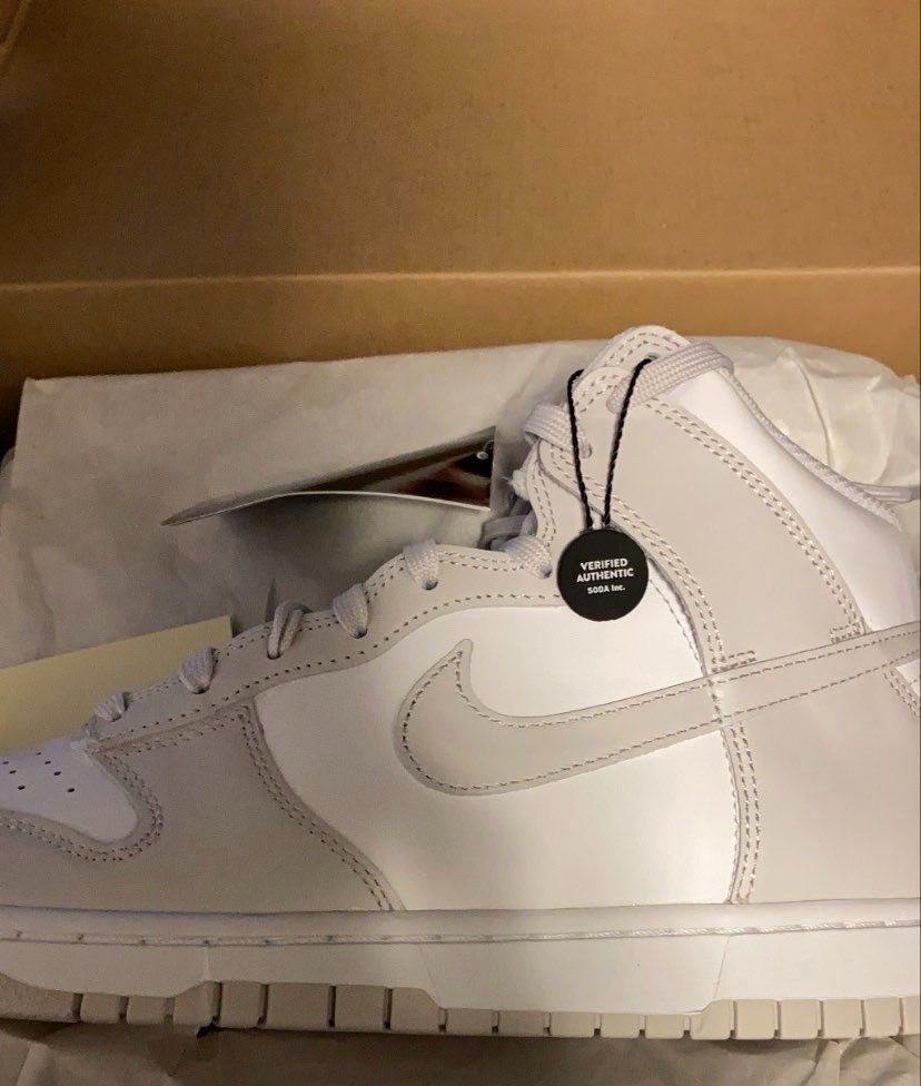 ダンクローのレトロブラックを注文したのに家に届いたのは
ダンクのレトロホワイト
