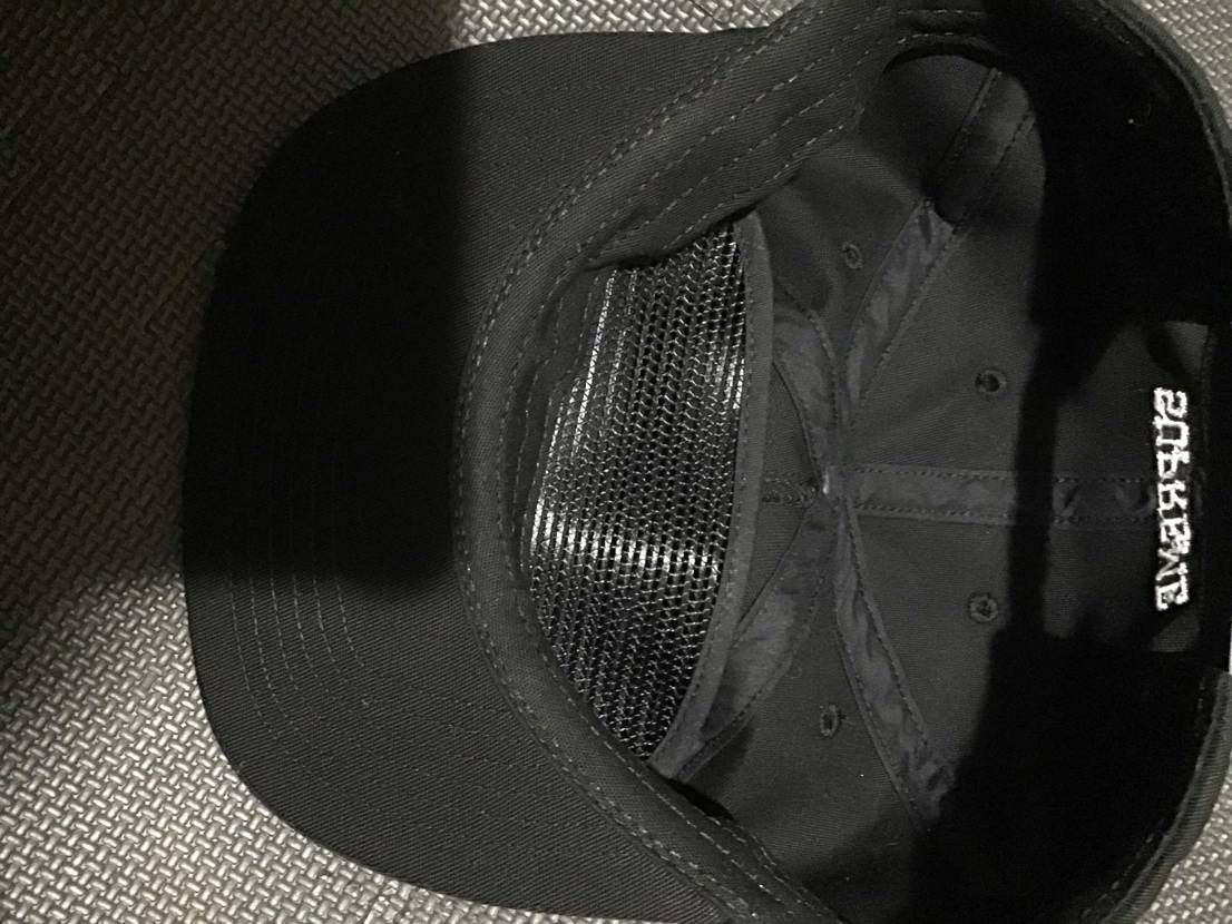 シュプリームFutura Logoキャップメッシュの付いてますか？あとUSA製で