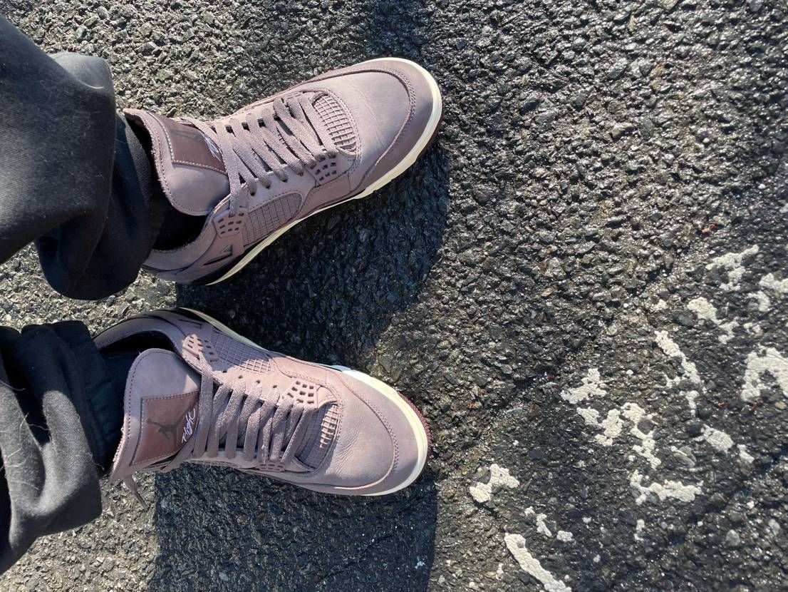 地面が濡れてる❓そんなん気にしないで転売しないで履きましょう👟
