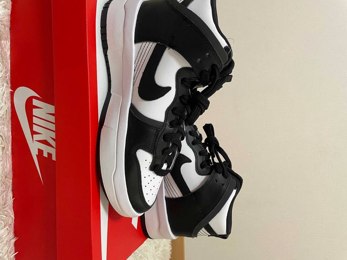 初めてスニダンで購入しました。これって本物ですか？教えていた