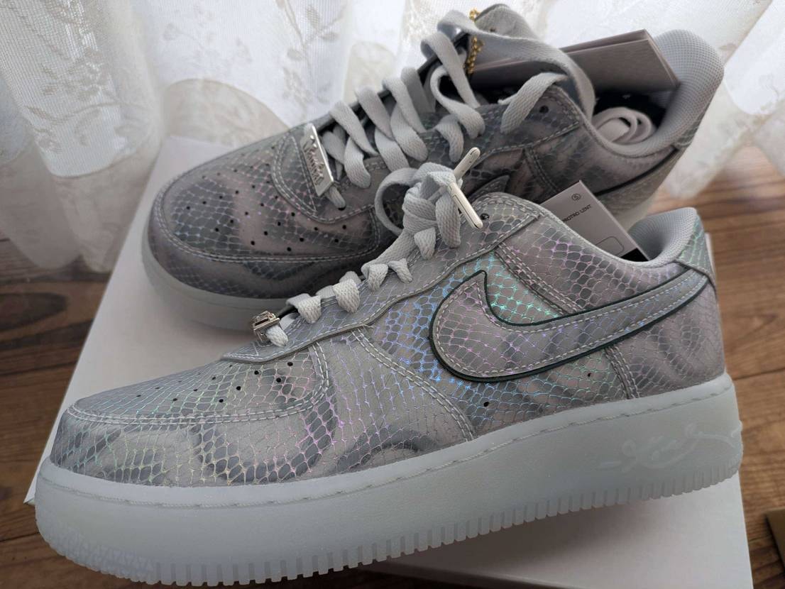 購入した人しか分からないとおもいますが、シルバーのスネークカラーがマジョーラカラ