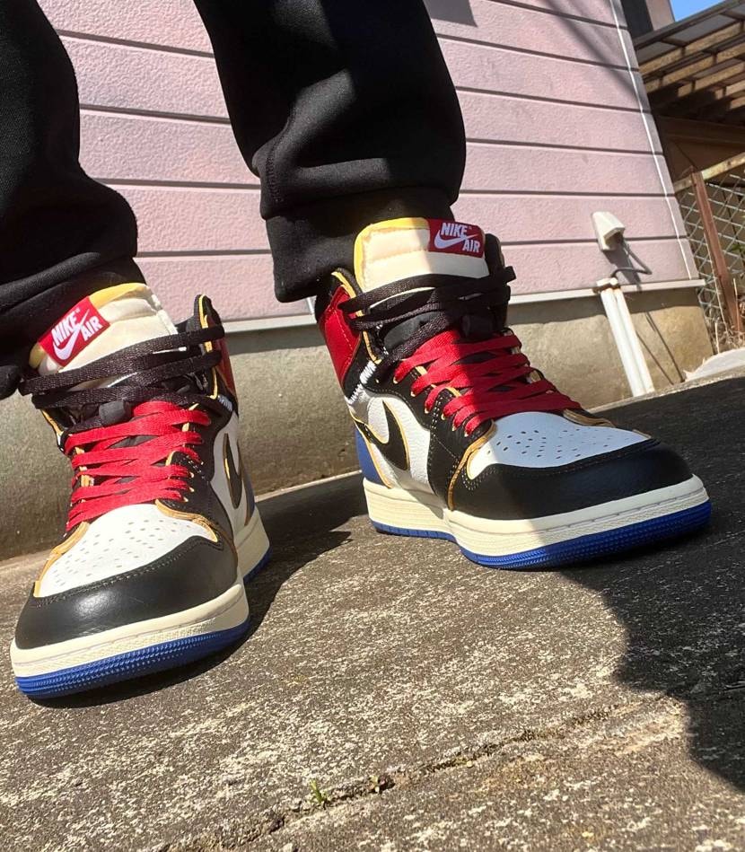 皆さまこんばんわ！
昨日スニカスからヒロシメント🔴🔵到着🛬