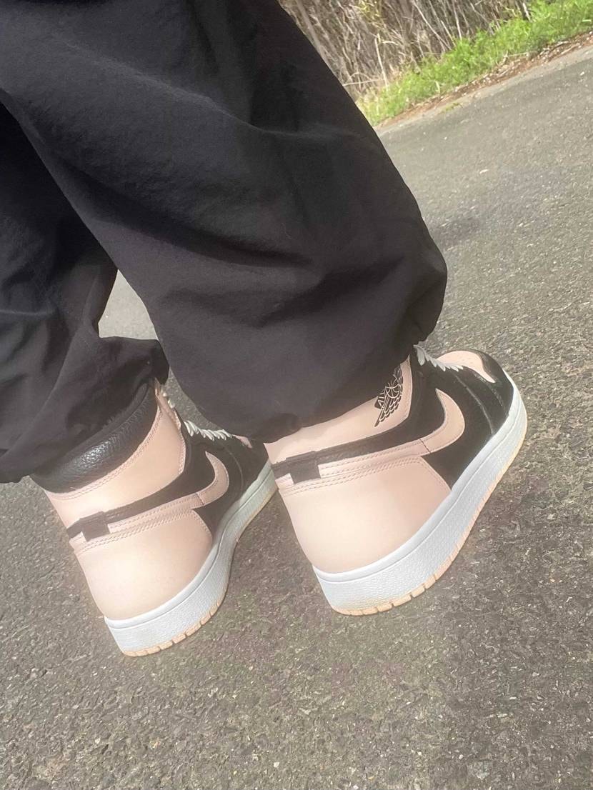 皆さまこんばんわ！
🌸シーズン遅くなりましたがこの👟と🌸