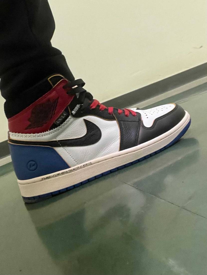 皆さまこんばんわ！
昨日スニカスからヒロシメント🔴🔵到着🛬