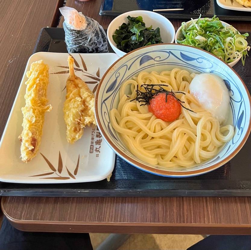 皆さまこんばんわ！
🌸シーズン遅くなりましたがこの👟と🌸