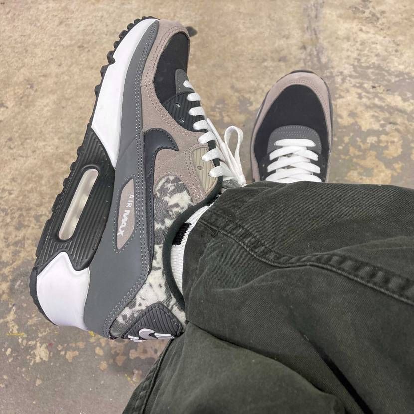 AIRMAX90 EnigmaStone
90のThe・スニーカーって感じのデ