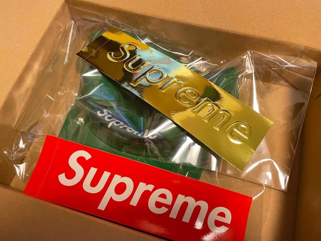 supremeの立ち上げは定番のキャンプキャップにしました
金ステッカー入って