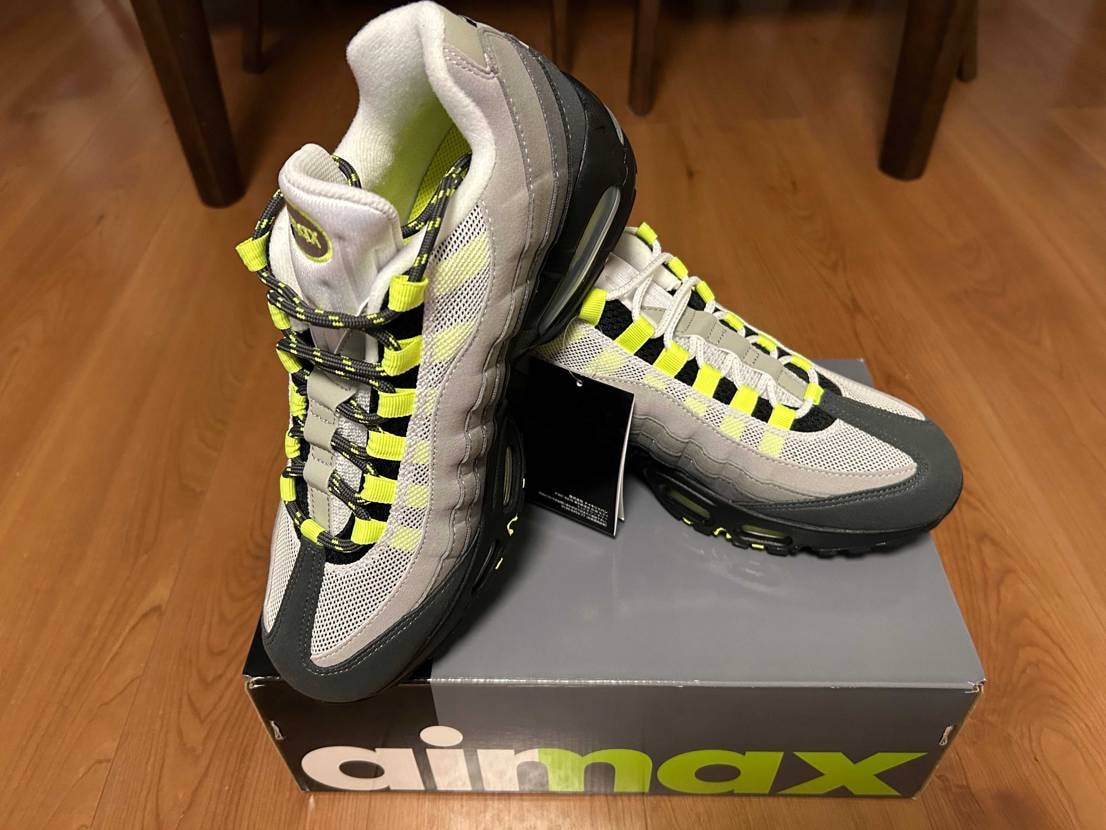 NIKEから届いたエアマックス95 OG ビッグバブル "ネオンイエロー/イエロ