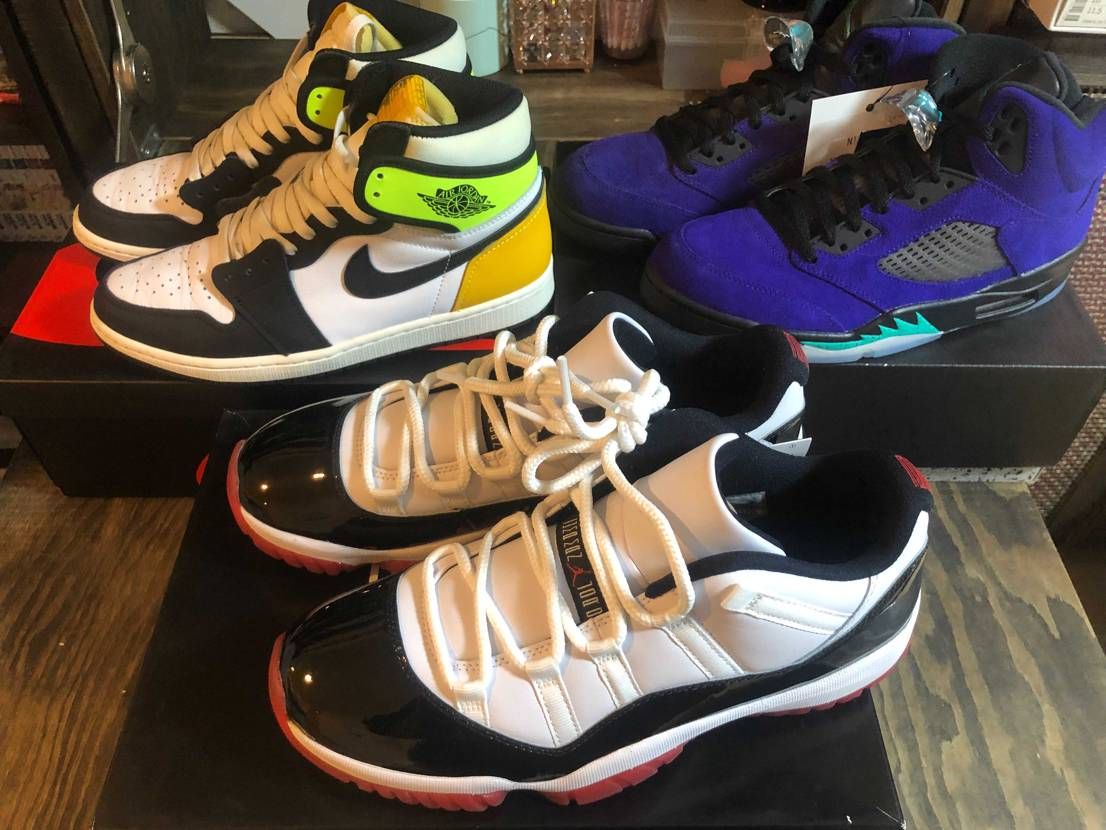 ブランドバイヤーズの5万円福袋届きました
AJ1は中古、ほかの2つは新品、、、