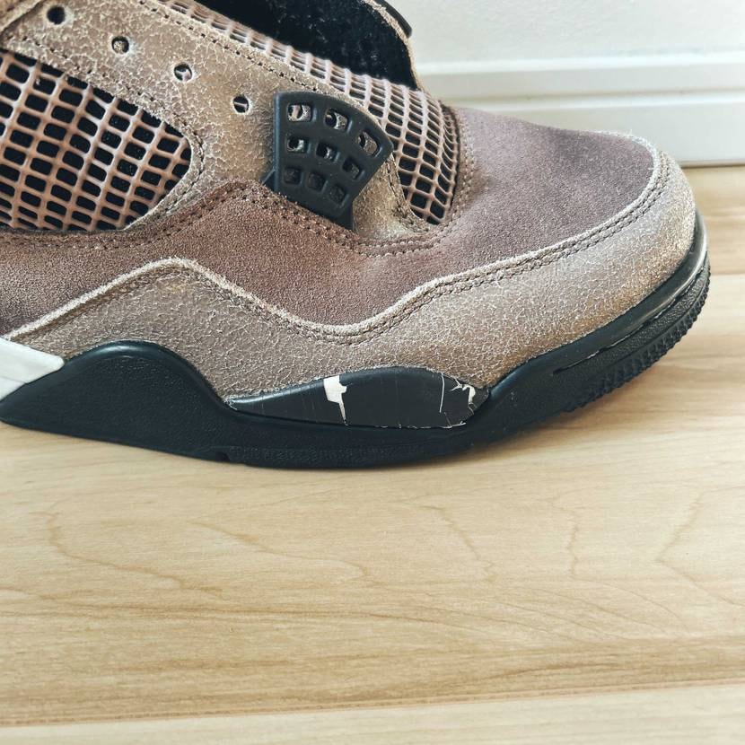 AJ4トープヘイズ…
サイドパーツの塗装？がひび割れて剥がれてきてしまいました