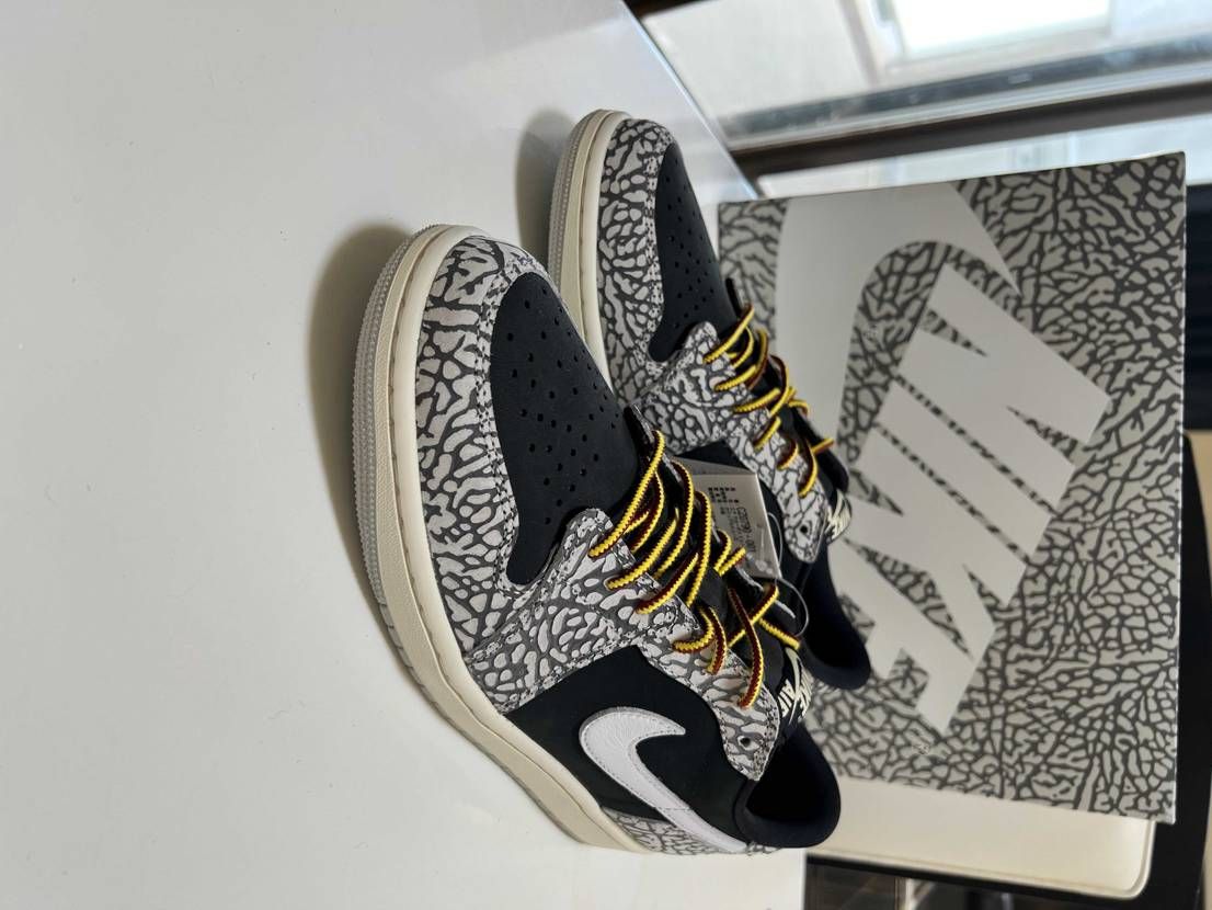 シューレース黒か白かでむっちゃ悩む😕
どっちが良いですか？