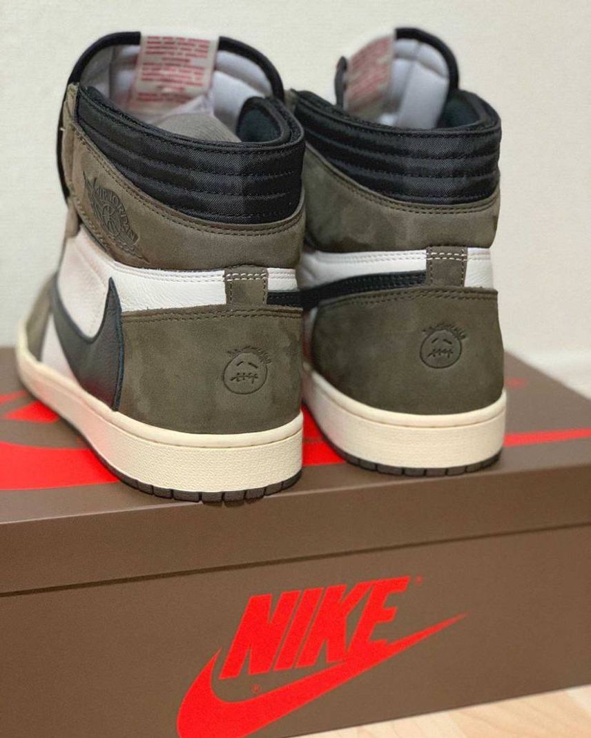 NIKE AIR JORDAN 1 HIGH OG × TRAVIS SCOT