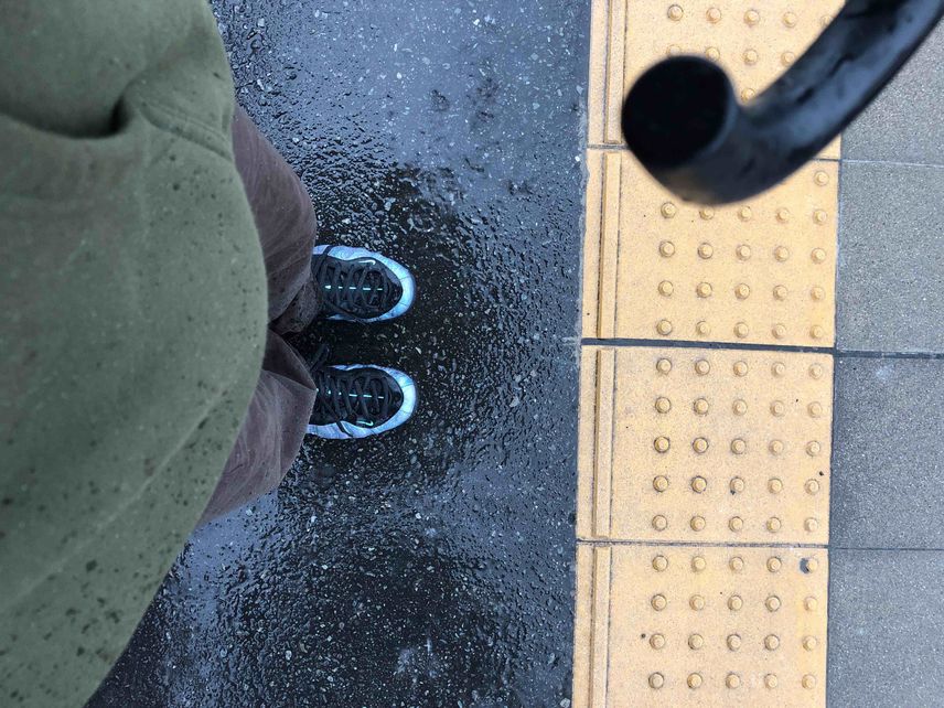 ハーフアップがおススメです。
雨に強いので雨天に履くことが多いですがデザイン性
