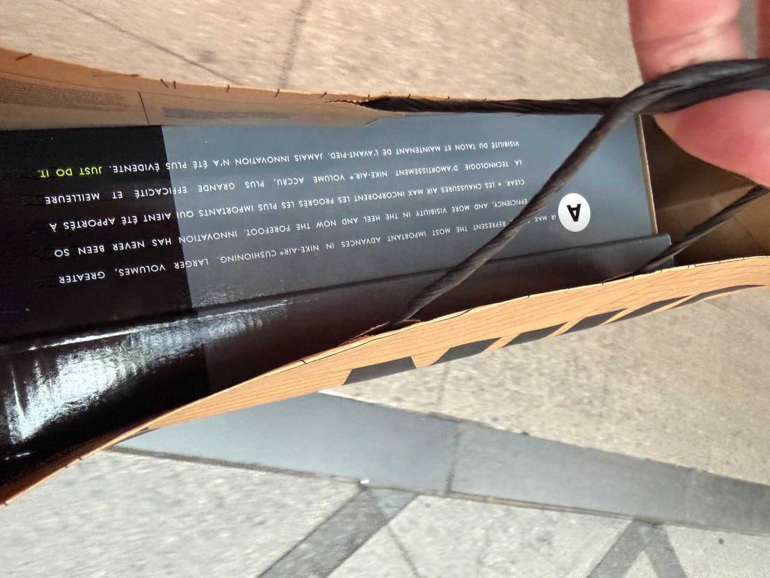 NIKE心斎橋170番台入店で27.5まで
ウィメンズは2