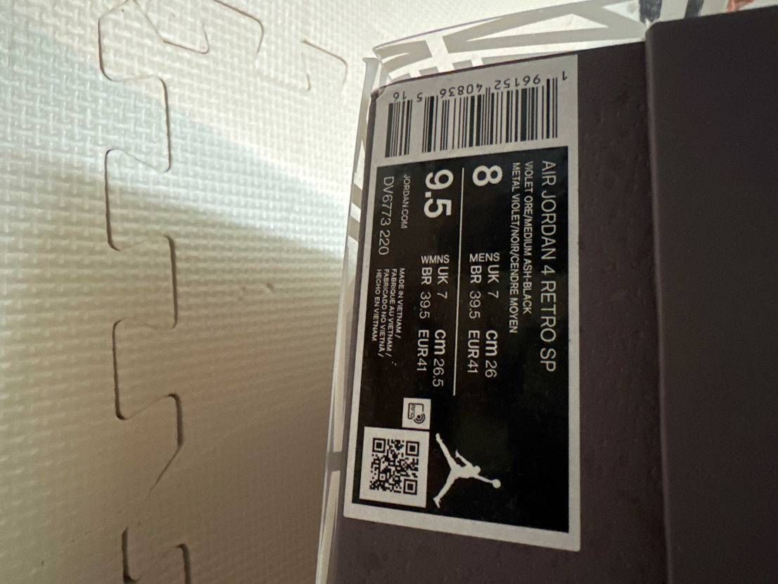 【ブランドとモデル】
NikeのAir Jordan 4は