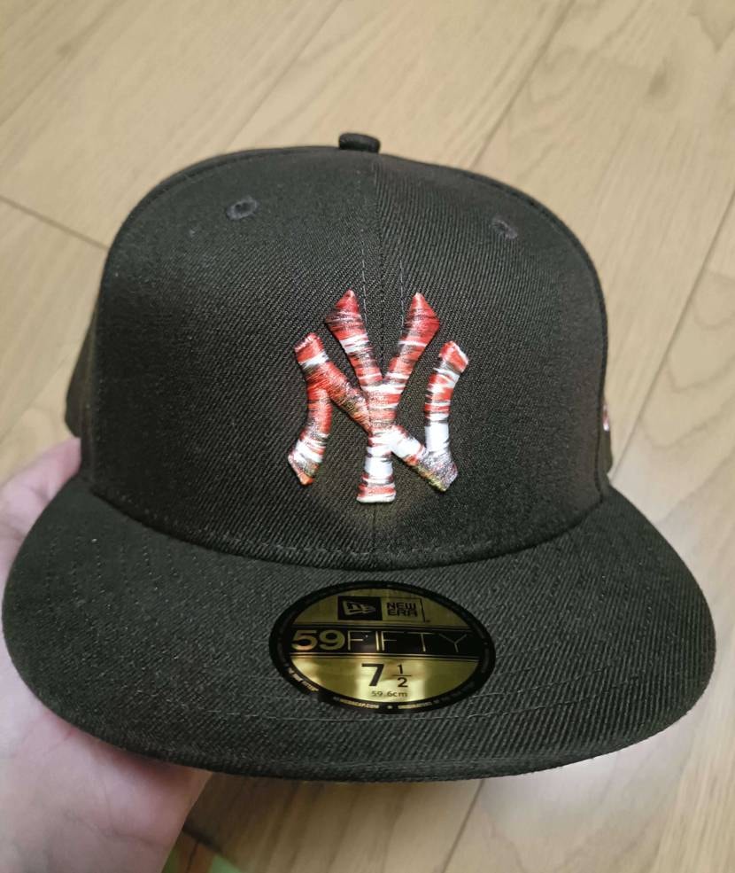 クラッシュドに合わせるキャップ！
刺繍部分が白だったんでカスタマイズしました😁