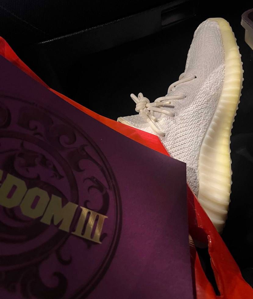 最近yeezy350を履いてる人よく見ます。