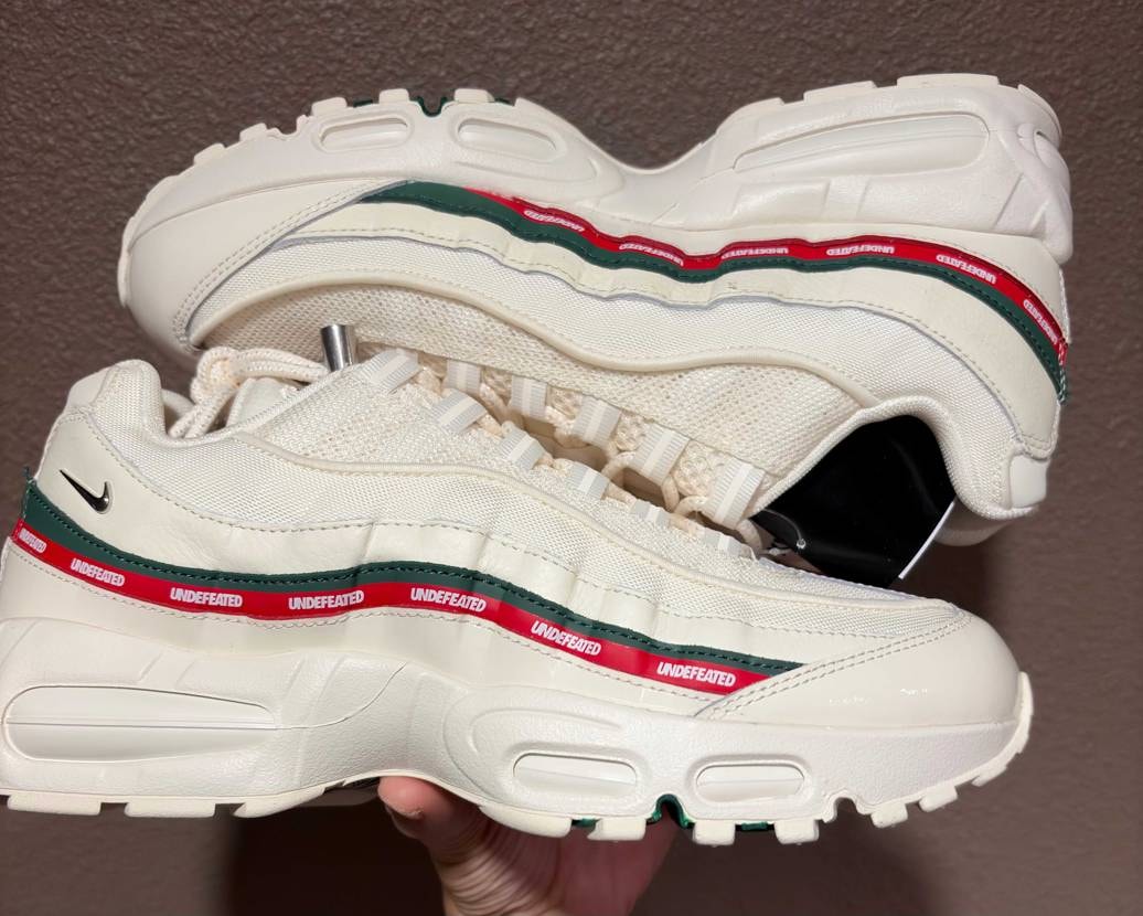 細部まで凝りまくっていて95の中でもオンリーワン感あるデザインでボックス、シュー