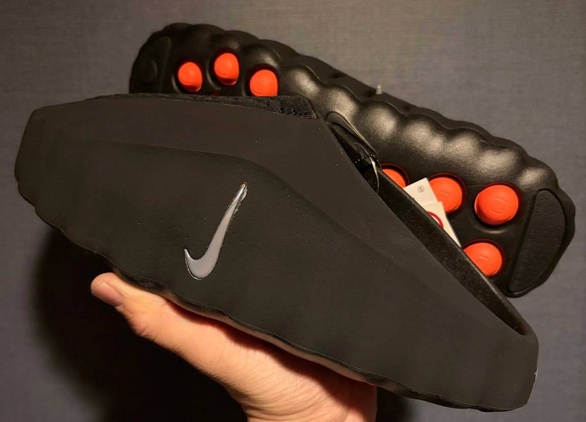 想像以上に軽いし、履き心地もいいし、何より唯一無二のこの形が面白すぎる👍シーズン