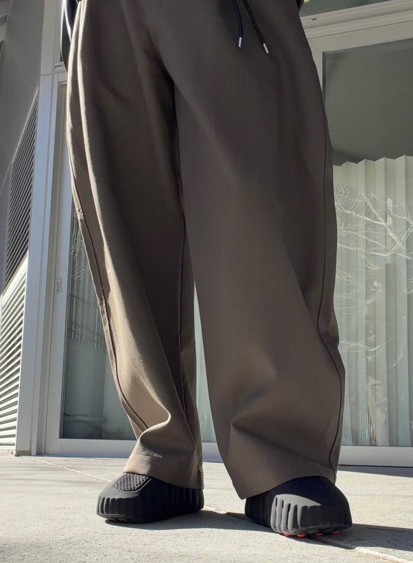 思いのほか寒くはないし、横から見た時の縦スウォッシュが素敵