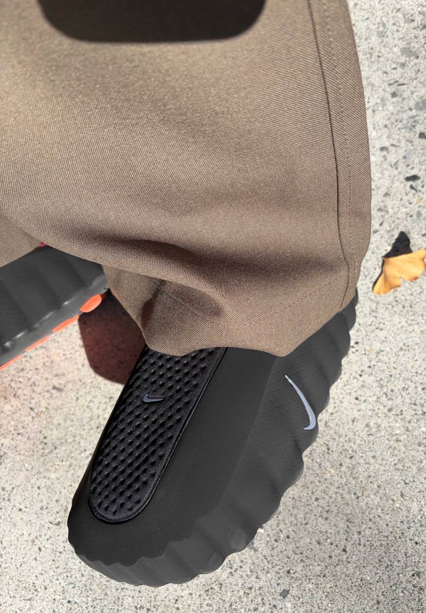 思いのほか寒くはないし、横から見た時の縦スウォッシュが素敵