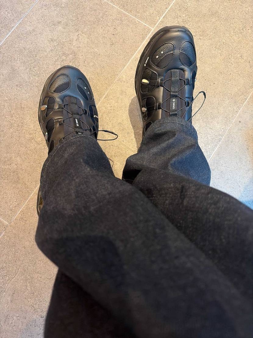 スラックスからデニムやらなんやら基本なんでも合うし本当に使い