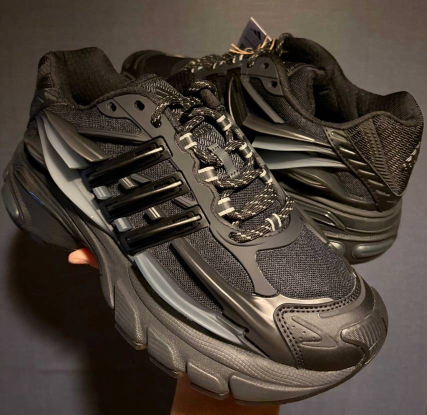 やっと実物を手に持ってじっくり見れたけど細部まで造形がすごすぎる。ファレルという