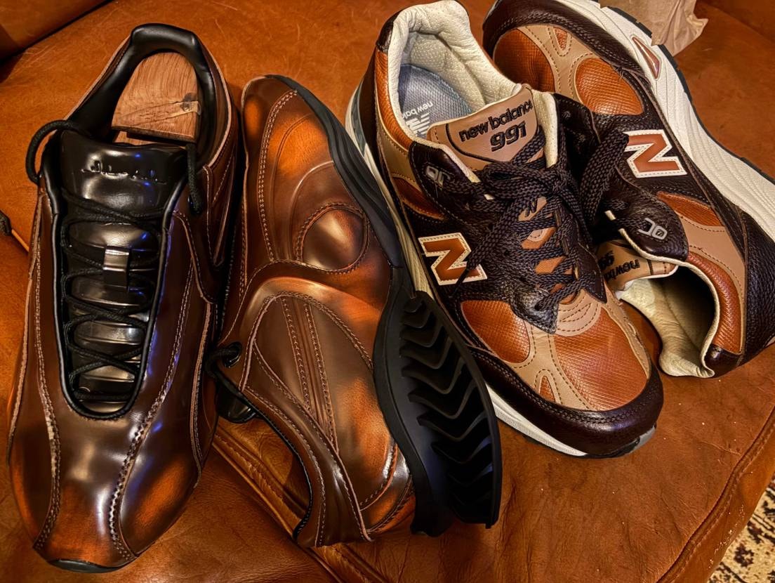 2足とも最近のモデルだけど手持ちでも屈指の渋さ。
黒系のレザーもいいけど茶系の