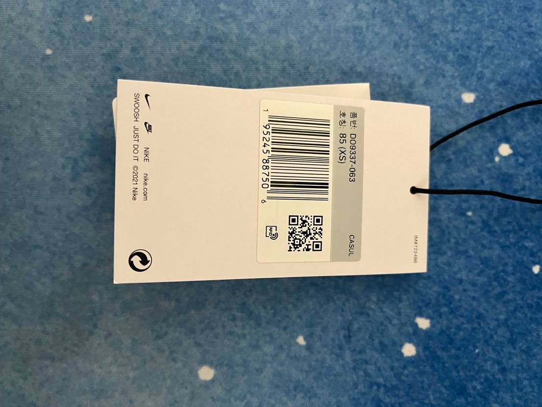 Stussy nikeのスウェットを購入したのですが、タグが