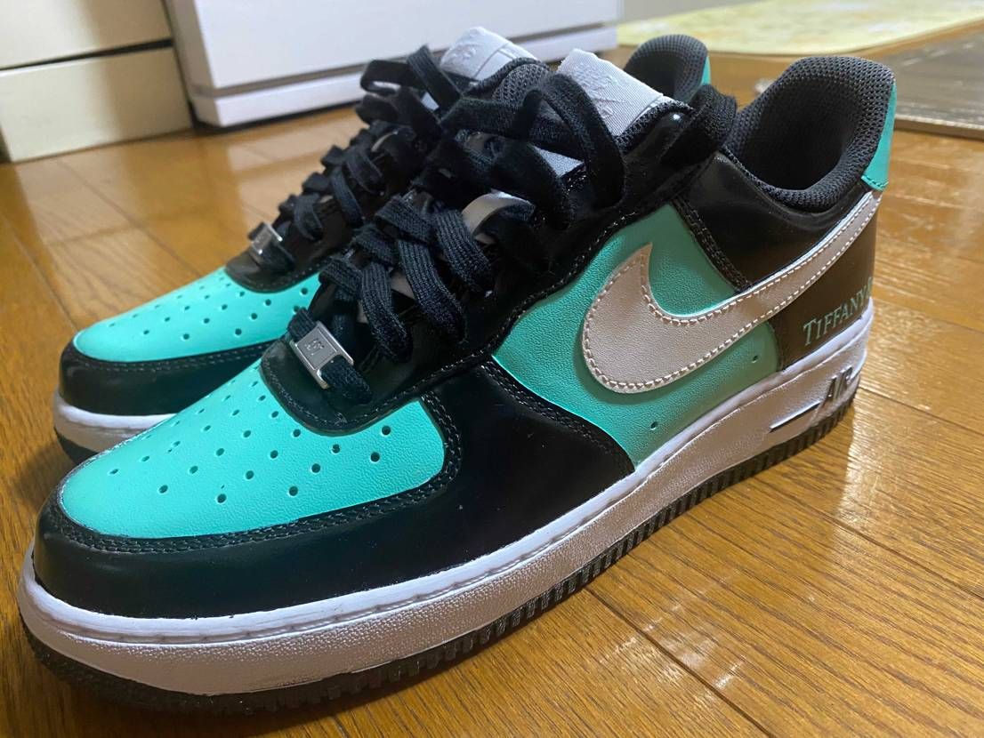 初めてのカスタム！
真っ白エアフォース1からここまで3日かかりました😅
初め