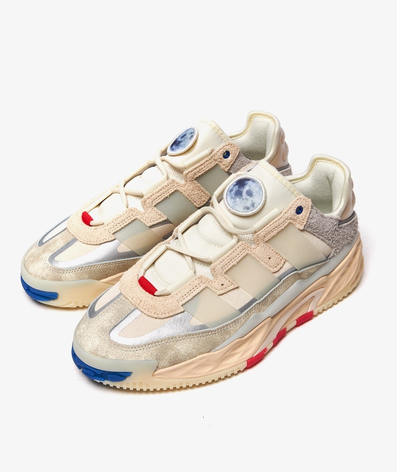 つま先のスウェードが月面模様で美しい
ナイトボールデビューしようかな〜
火星モデ