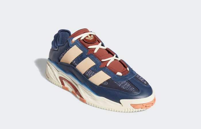 つま先のスウェードが月面模様で美しい
ナイトボールデビューし