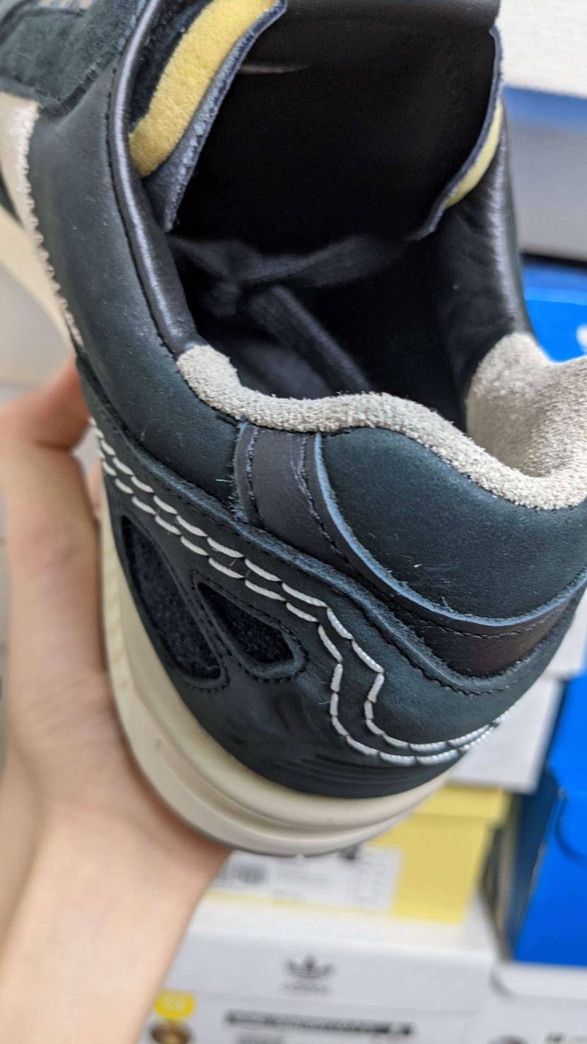 ZX 9000 YCTN 半額ぐらいでゲット👍
定価2万近く