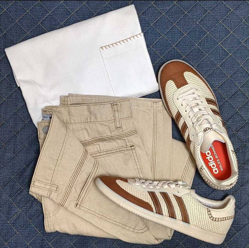 良い〜
パンツのステッチが地味に3ストライプやねん！

クラフト感あるスニーカー