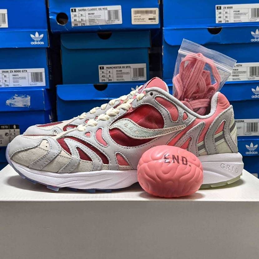 END. X SAUCONYの脳みそシューズ🧠🧠🧠
ずっと狙ってたんですけど、安