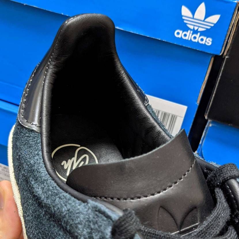 アッパーのスエード厚いし、ライニング革(ココ重要)だし、最高だな！